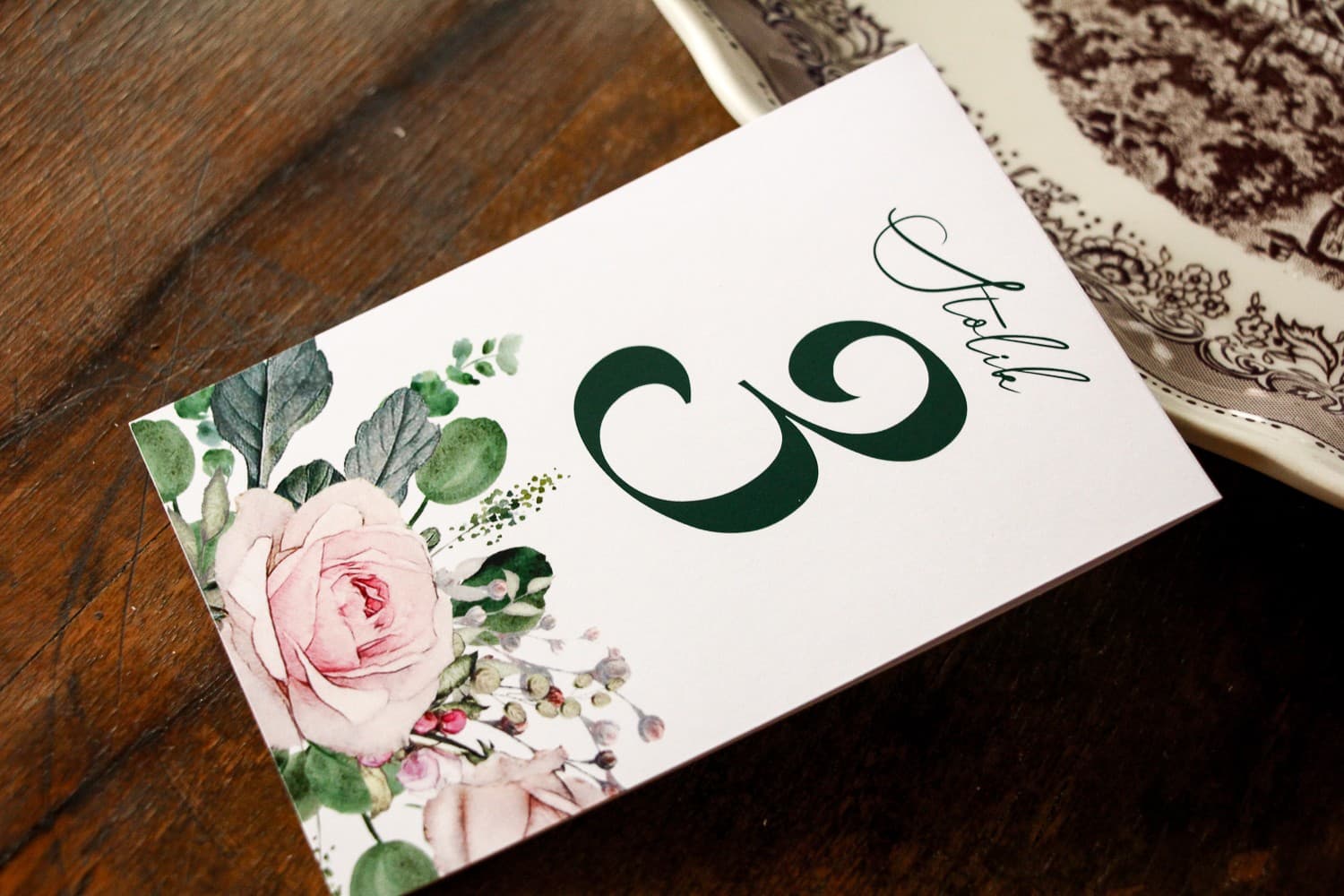 Numéros de table élégants avec roses et eucalyptus | Numéros de Table de Mariage Autoportants | Delize n° 4