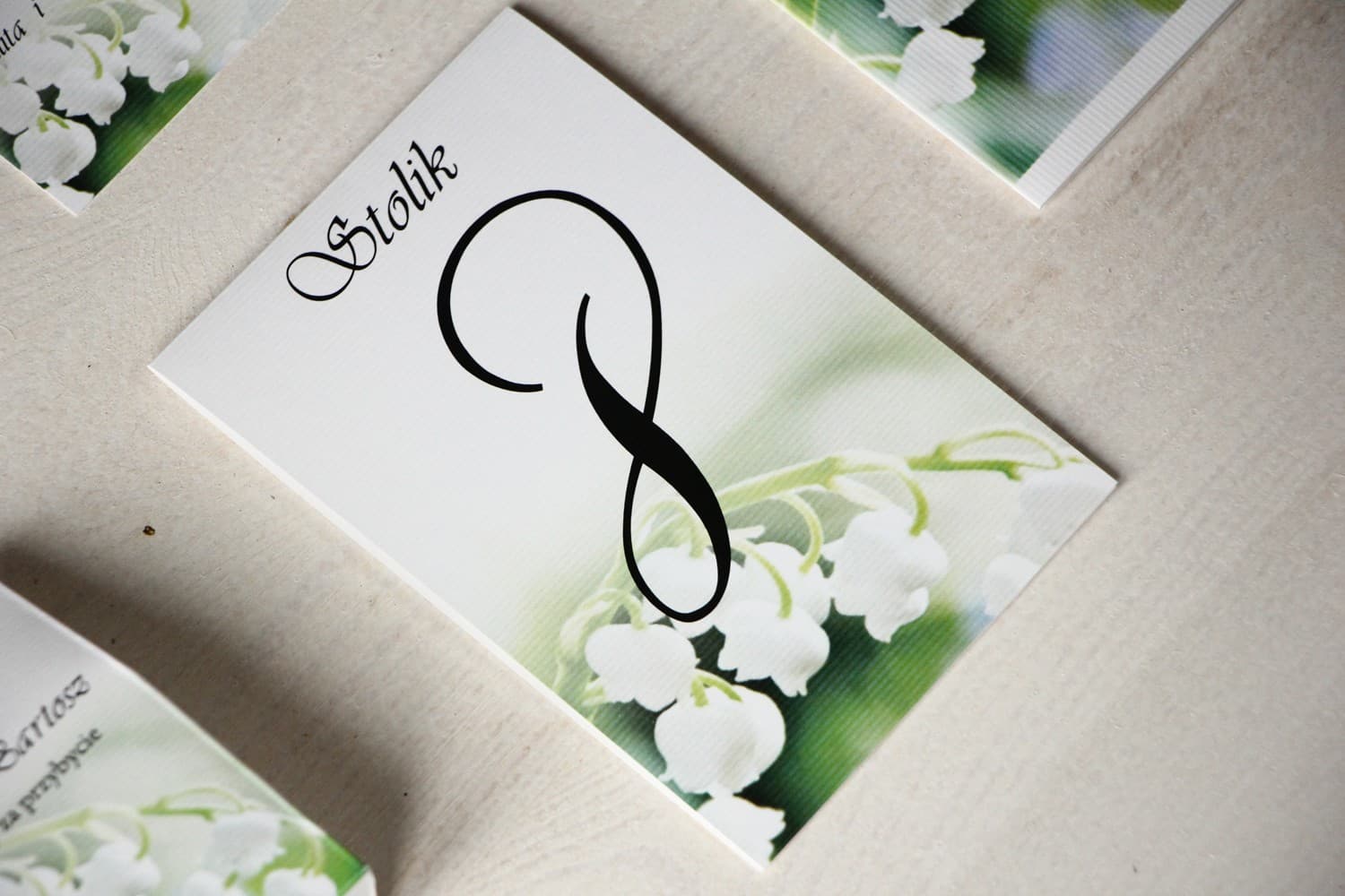 Numéros de table élégants avec muguet | Chevalets de table pliables | Magnet n° 11