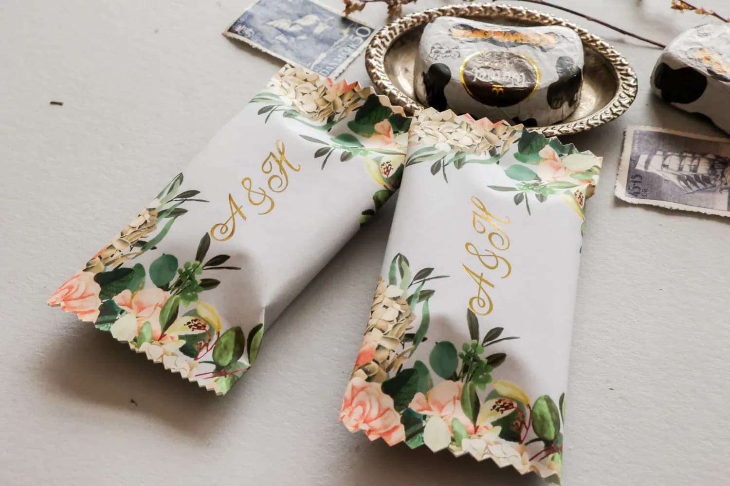 Personalised Floral Wedding Fudge with Gold Initials | Sweet Wedding Favours | Szafirowe No. 2