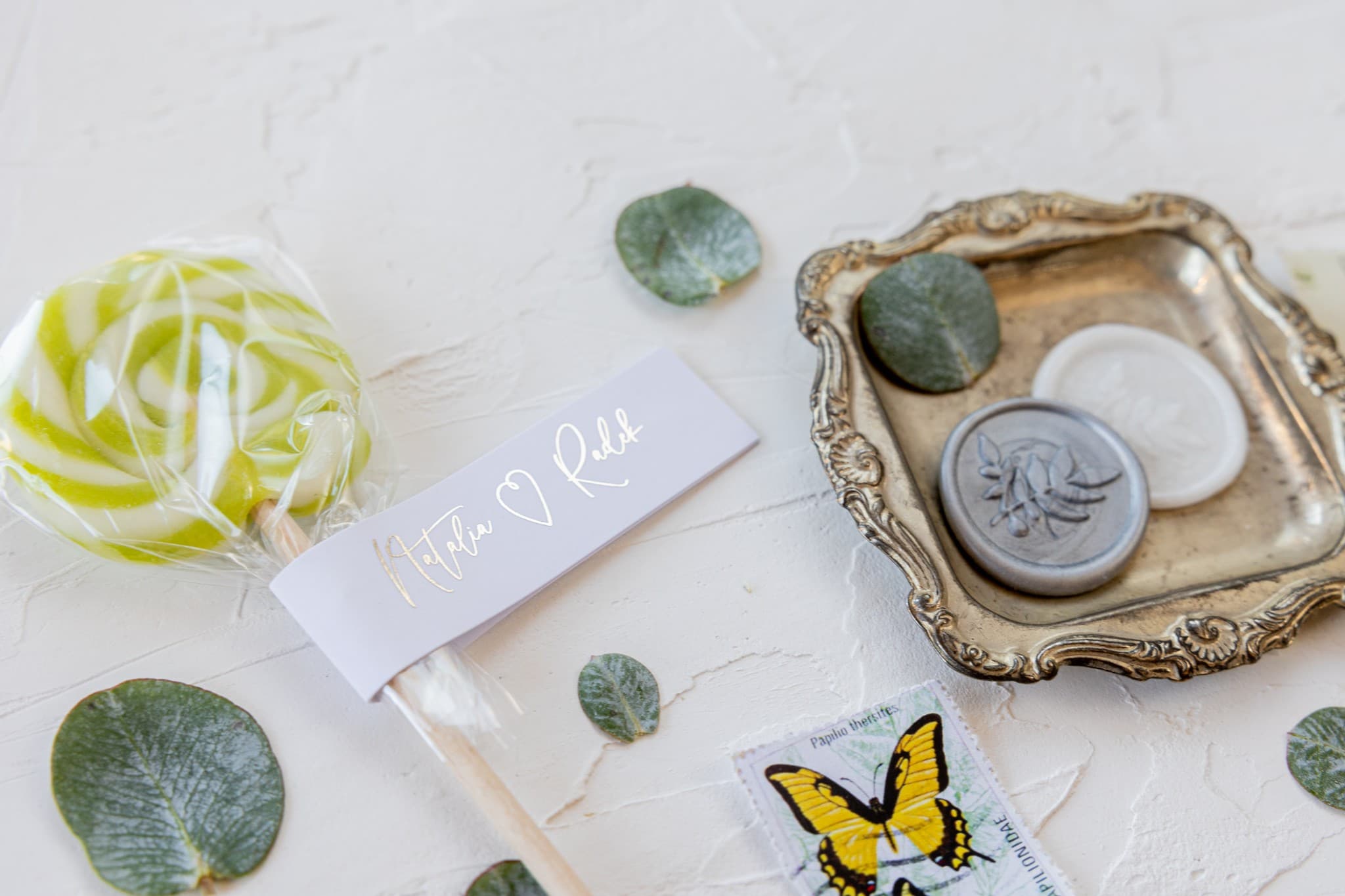 Personalized Gold Foiled Lollipops | Sweet Wedding Favours | Jaspis No. 1