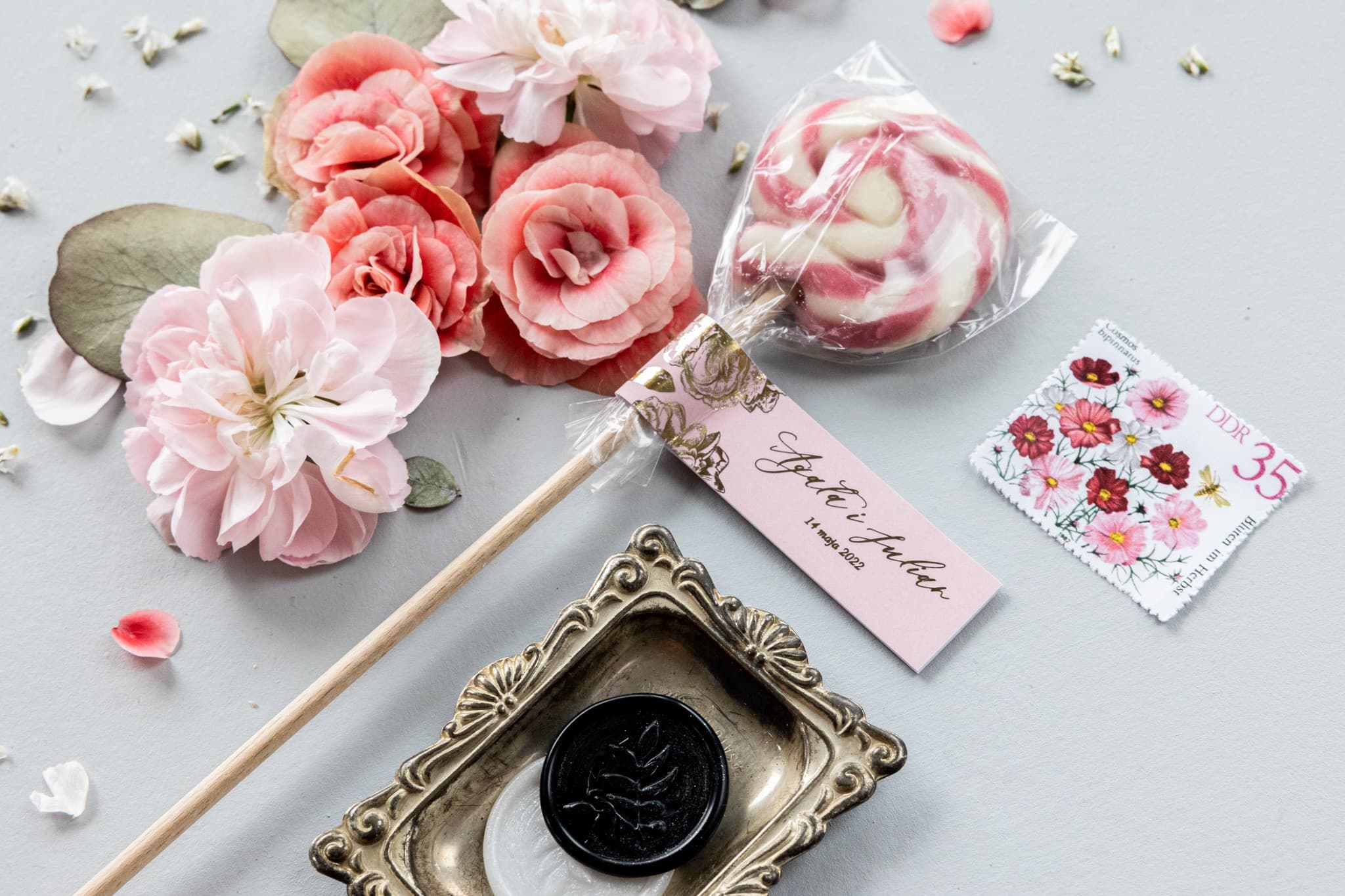 Piruletas de Boda Peonías Doradas Personalizadas | Dulces Detalles para Invitados de Boda | Onyks nr 1