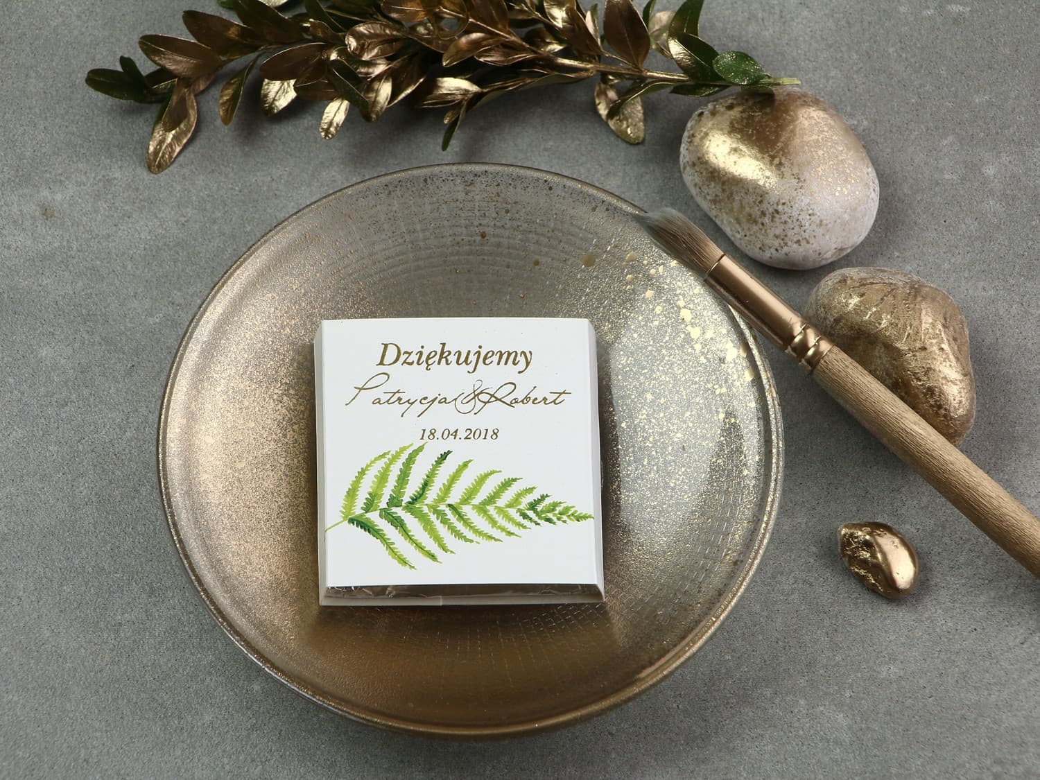 Chocolats de Mariage Dorés avec Fougère, Remerciements Botaniques pour les Invités | Chocolats de Mariage | Cykade n° 11