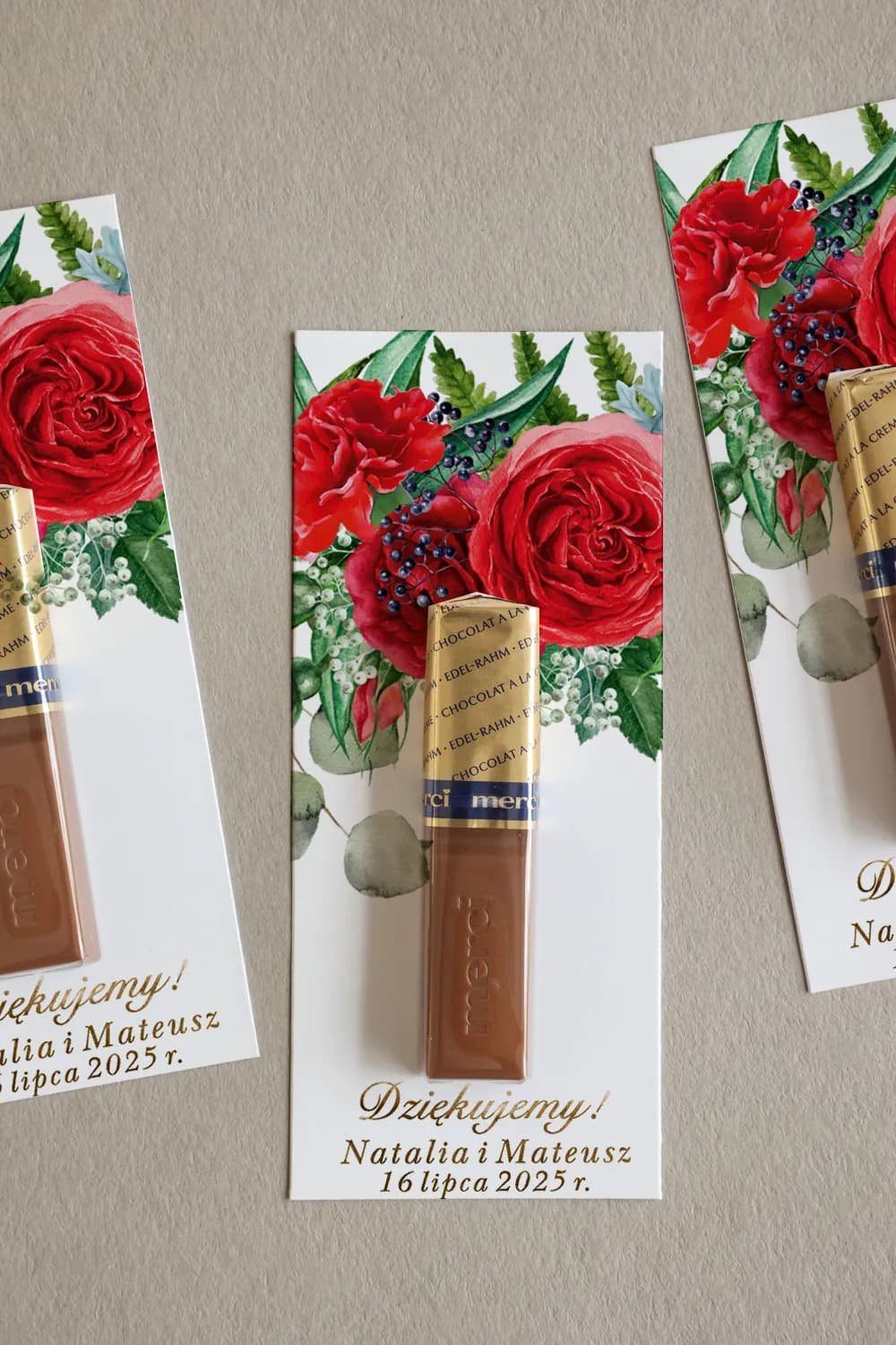 Merci con rose rosse dorate Rubin n. 8 Ringraziamento Merci con grafica decisa di rose rosse, fiori bianchi e doratura Rubin n. 8.