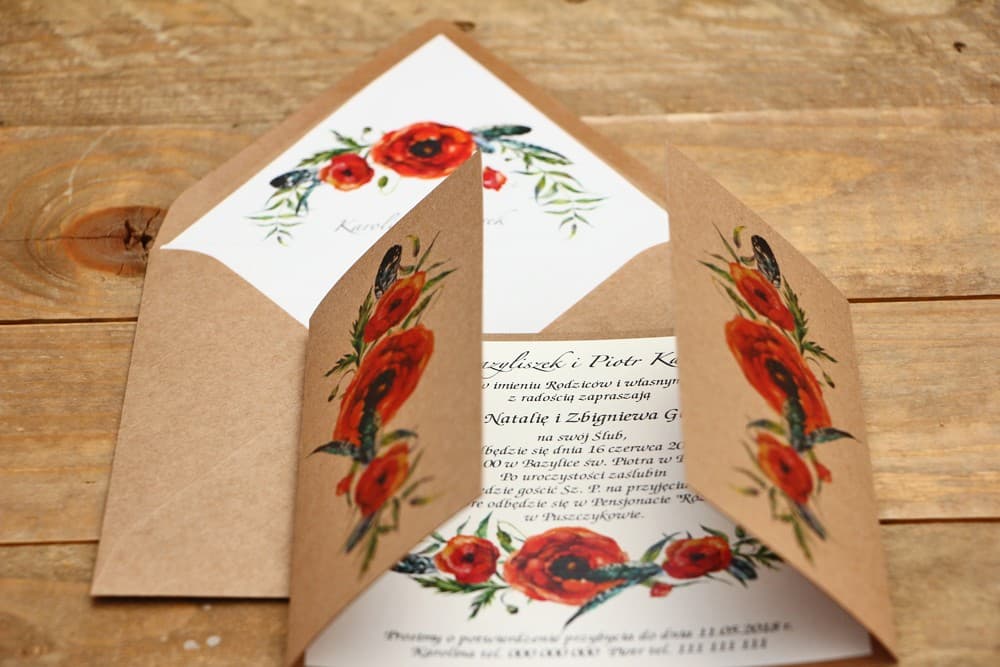 Rustikale Hochzeitseinladungen mit Mohnblumen und Federn – Owoce Leśne Nr. 6