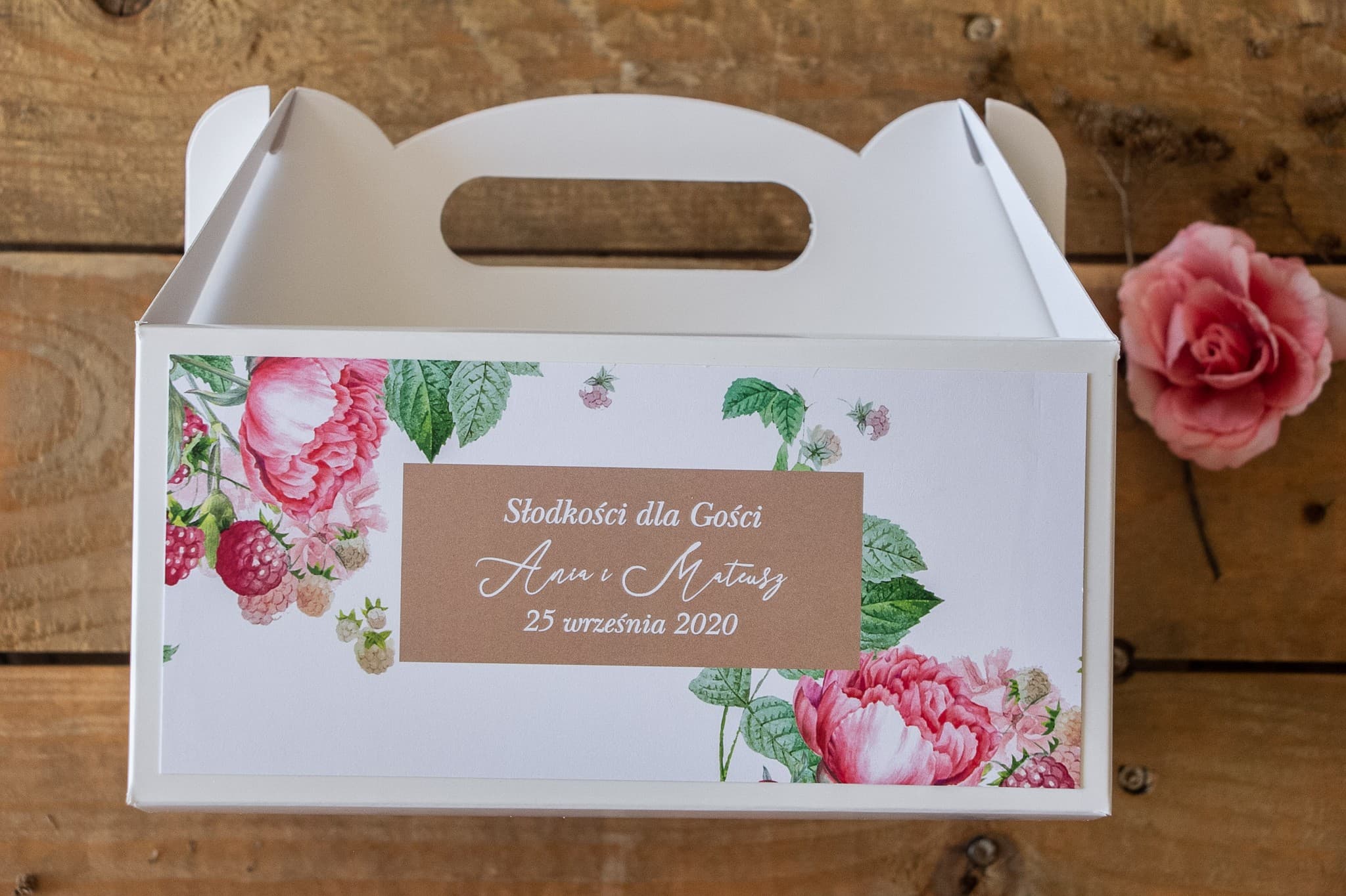 Scatole per Torte Nuziali con Peonie e Lamponi | Confezioni Rettangolari per Ospiti | Korani n. 7