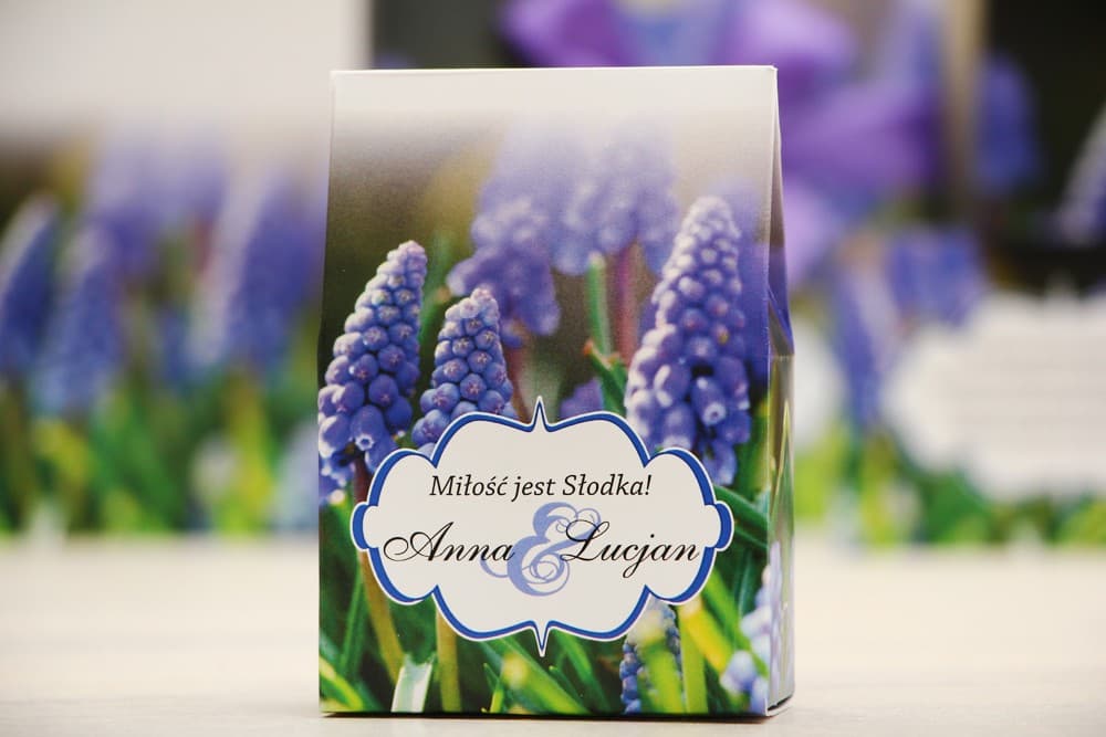 Scatolina porta confetti Felicja n. 4 con muscari Scatolina verticale per dolci, ringraziamento per gli ospiti del matrimonio - Felicja n. 4 - Muscari - accessori matrimonio