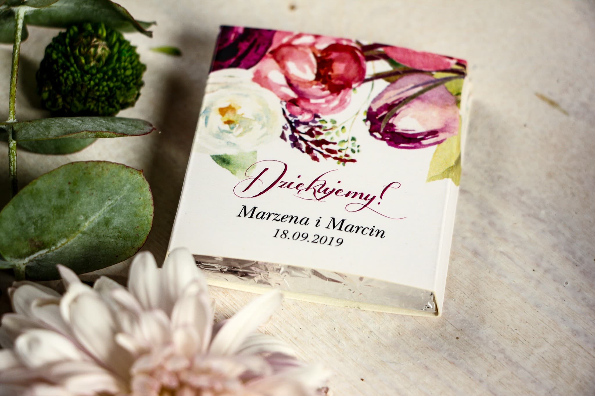 Schokoladentafeln mit Pfingstrosen und Tulpen | Personalisierte Gastgeschenke zur Hochzeit | Aurum Nr. 5