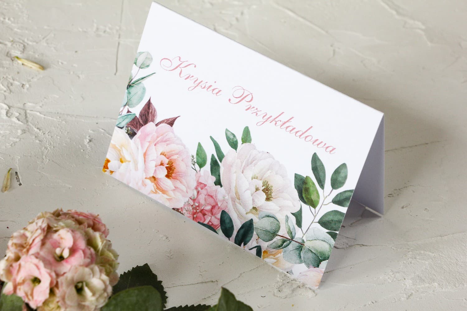 Segnaposto nuziali rosa con peonie rosa e dalie - Wenis n. 6 Segnaposto nuziali rosa con peonie rosa e dalie - Wenis n. 6