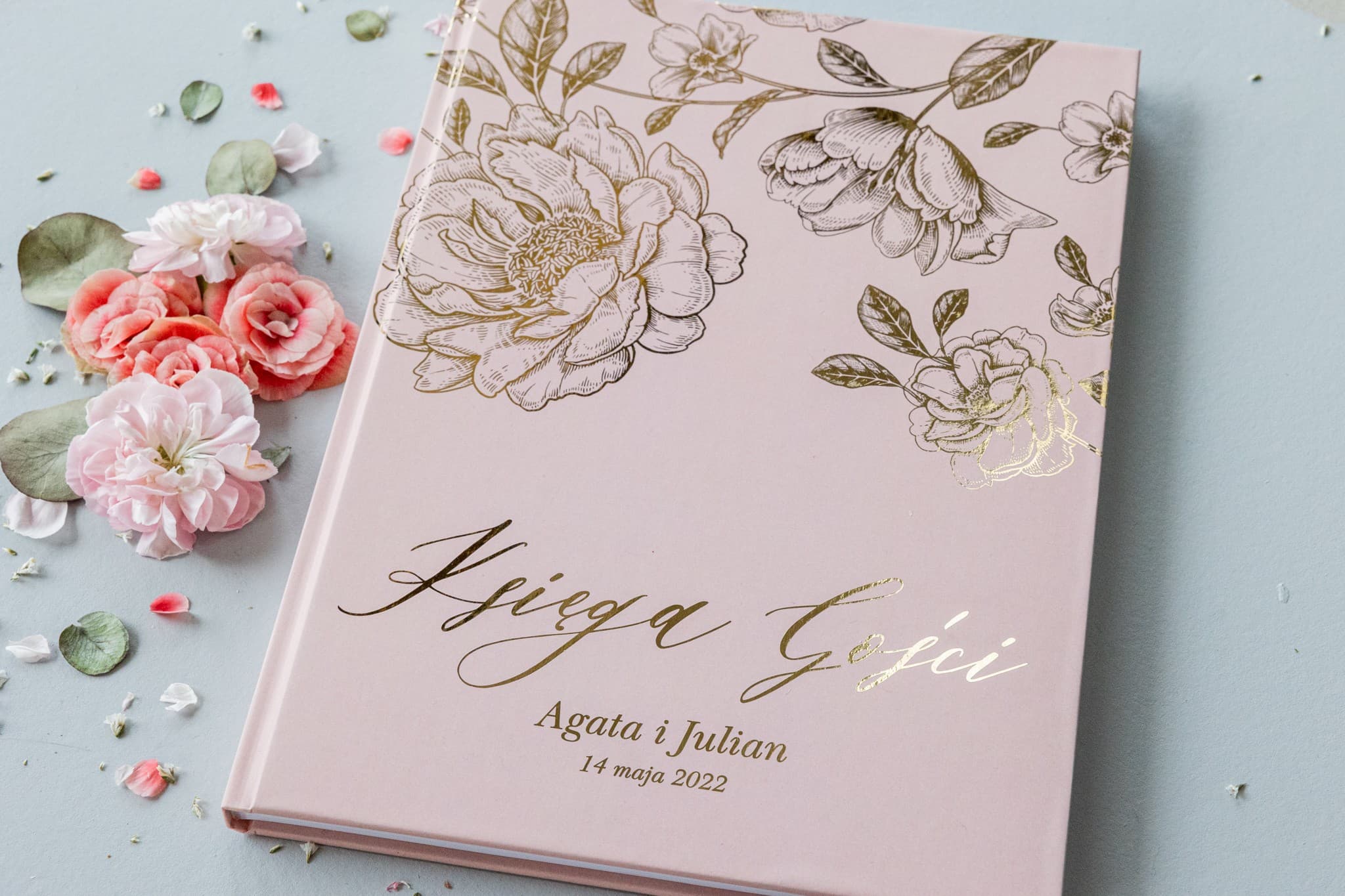 Elegancka Księga Gości Pudrowy Róż, Złota Piwonia | Personalizowana Księga Wpisów Weselnych A4 | Onyks nr 1