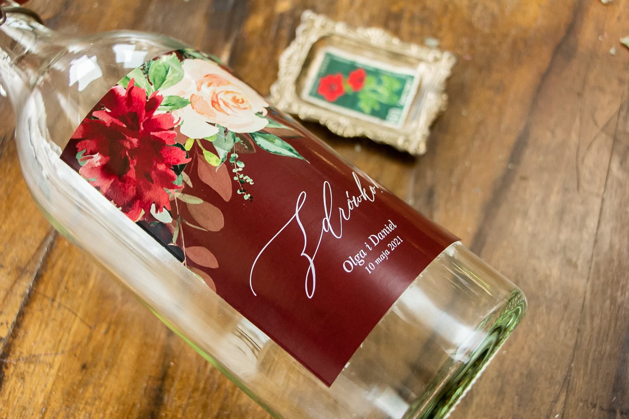 Etykiety na Wódkę Weselną Bordowe Kwiaty | Personalizowane Naklejki na Alkohol, Wino | Topaz nr 3