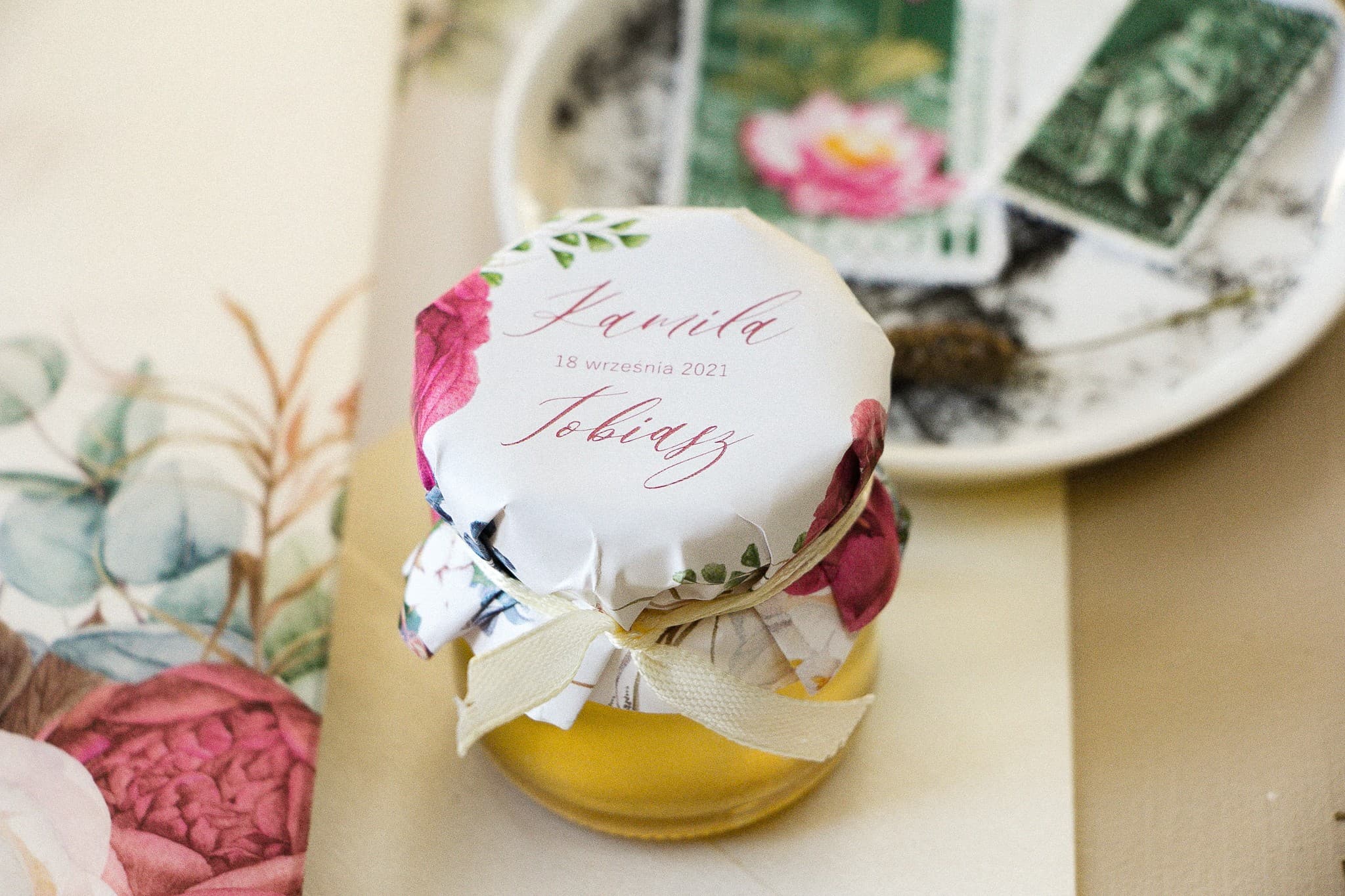 Polski Miód w Słoiczku Opal nr 10 – Słodkie Podziękowanie z Piwonią