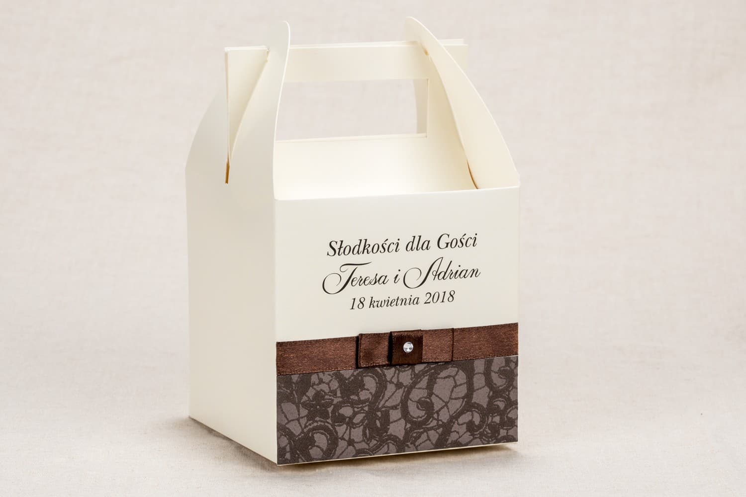 Ślubne Pudełko na Ciasto weselne - Klasyczny wzór z brązową koronką