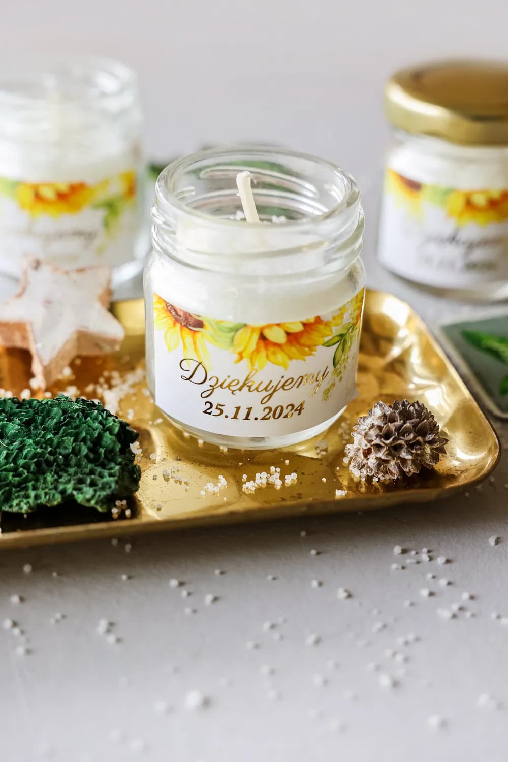 Sojakerze Rubin Nr. 7 – Vergoldete Sonnenblumen als Gastgeschenk