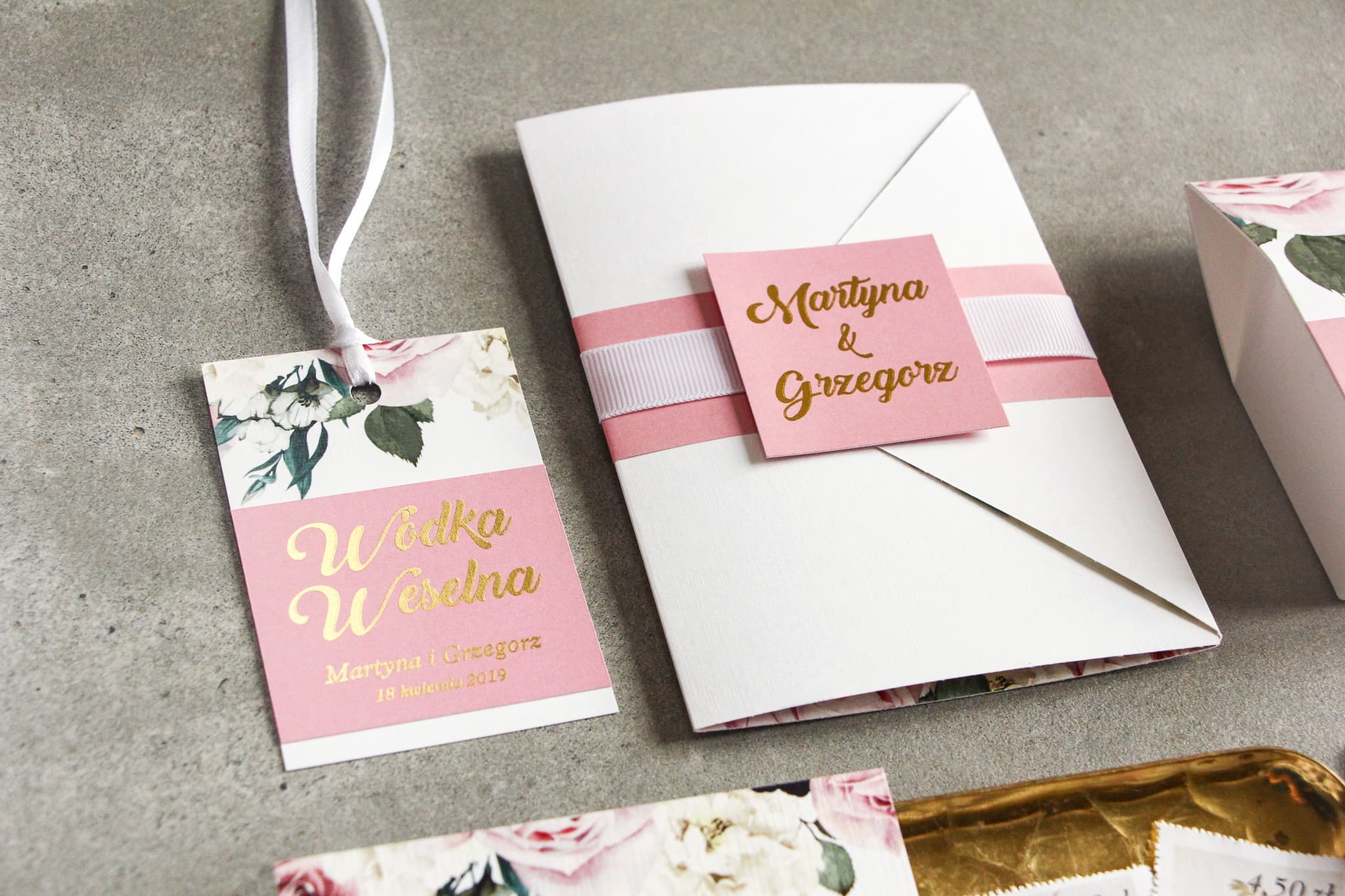 Targhette Dorate per Vodka Nuziale Fiori Rosa | Eleganti Etichette per Alcool | Lotaro n. 4