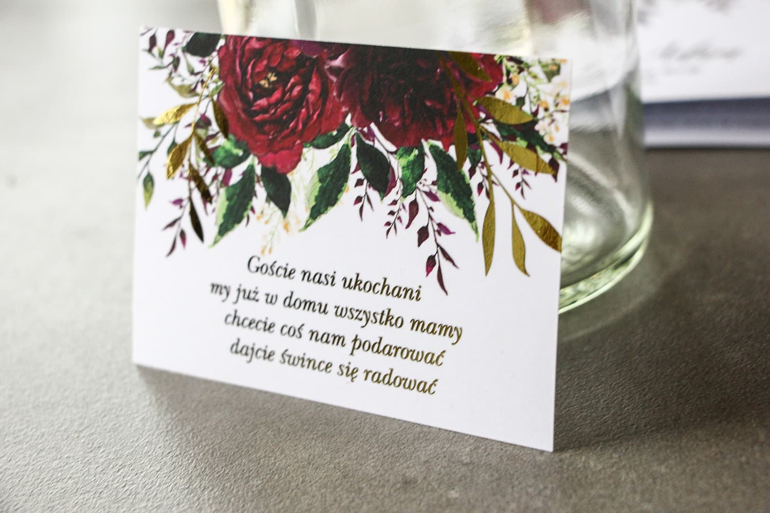 Tarjeta para Invitaciones Dorada Rubin n.º 3 – Encarte Glamour con Peonía