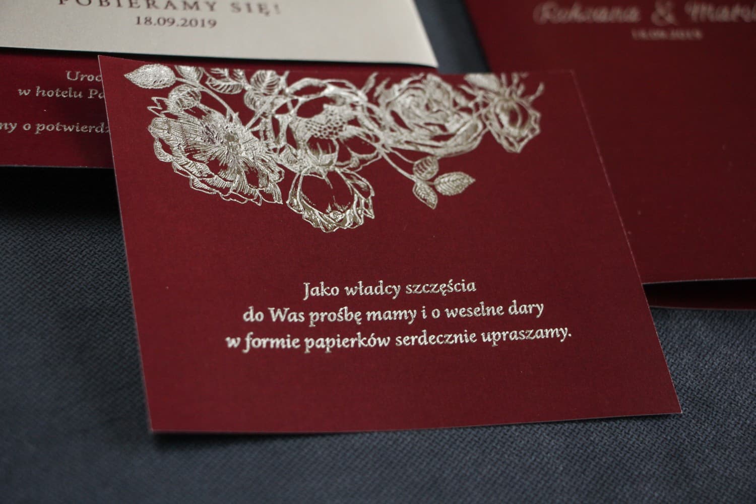 Tarjetas Adicionales Burdeos Plateadas Glamour, Insertos para Invitaciones | Tarjetas para Invitaciones de Boda | Mikado n.º 2