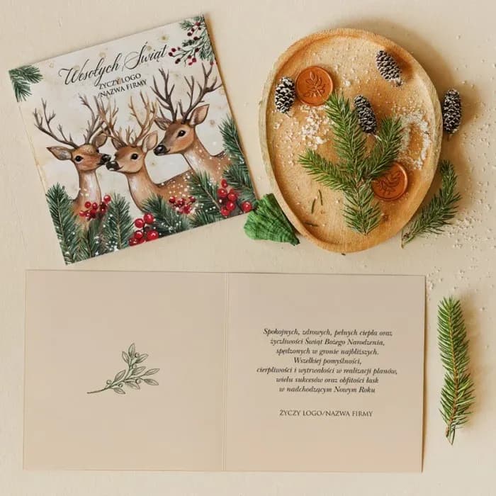Tarjeta de Navidad corporativa con dibujo realista de ciervos e interior minimalista para personalización.