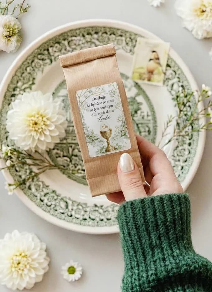 Recuerdos de comunión – té 50g en bolsa kraft con etiqueta de cáliz IHS y corona verde