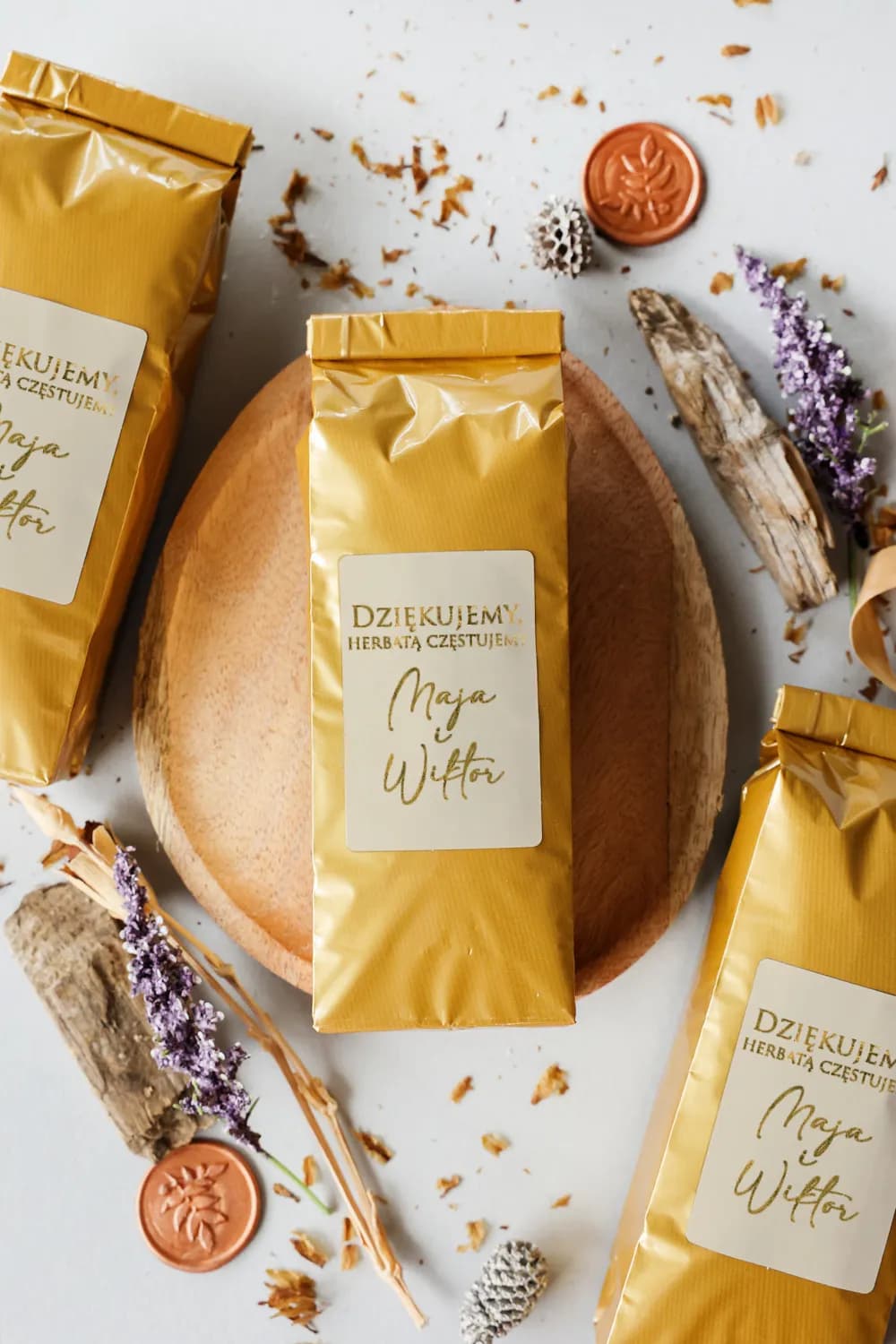 Elegante Té en Bolsa Dorada con Personalización | Detalles para Invitados de Boda | Avril n.º 10