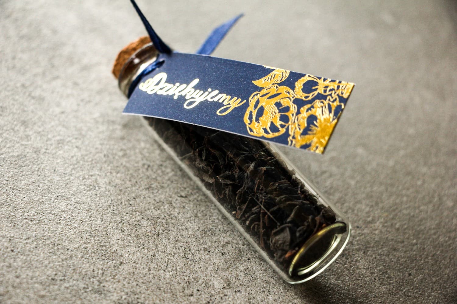 Tee im Fläschchen Gastgeschenk | Hochzeit Glamour mit vergoldeter Rose | Brilant Nr. 1