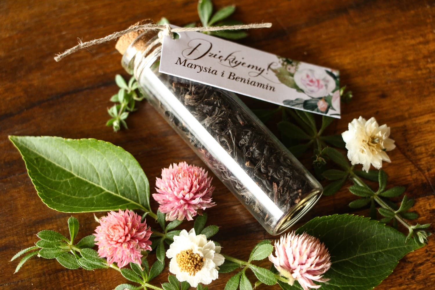 Gastgeschenke Tee im Fläschchen | Hochzeitsanhänger mit Blumenmotiv | Kollektion Indygo Nr. 5