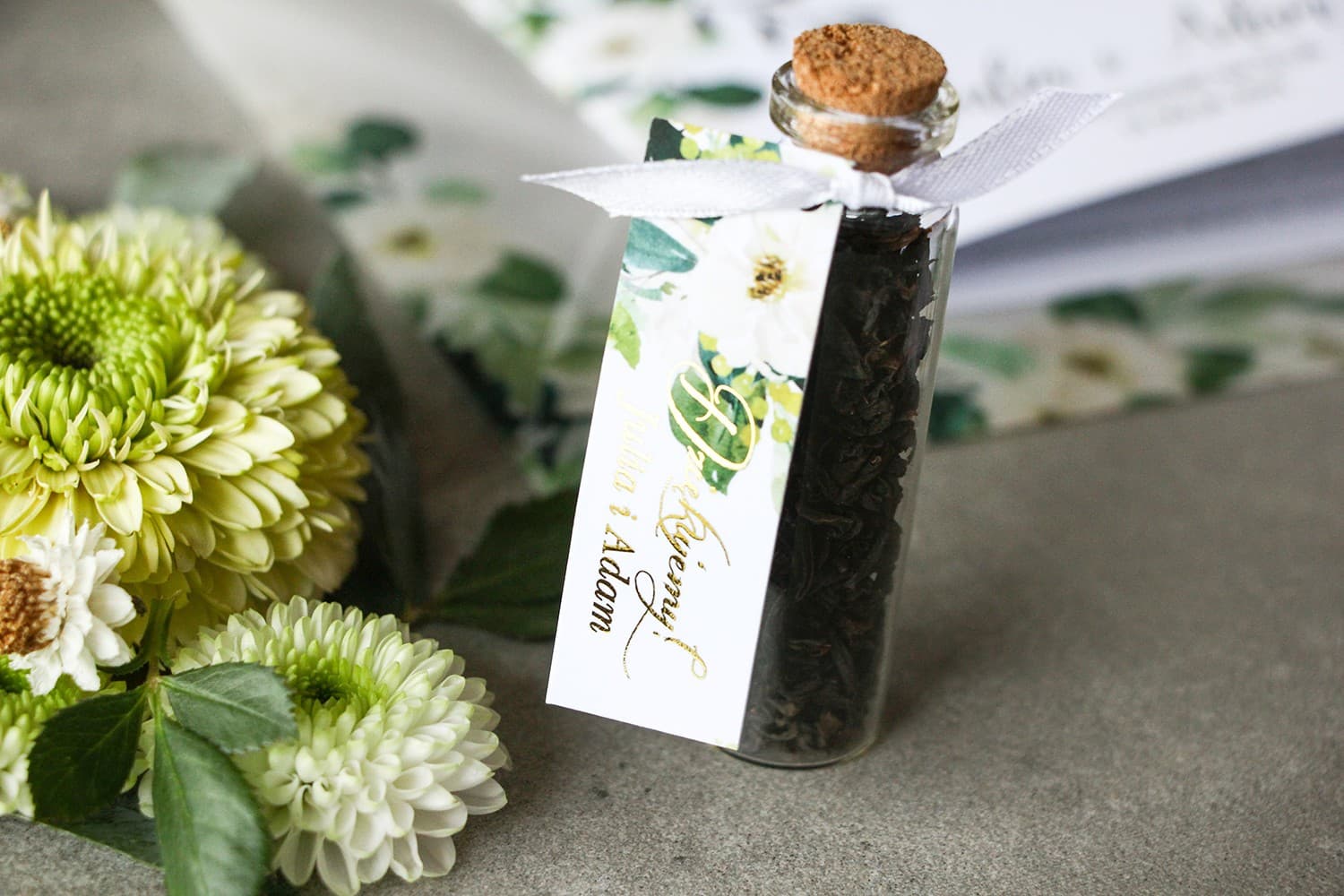 Gastgeschenke Rubin Nr. 1 – Teegläser mit weißen Blumen