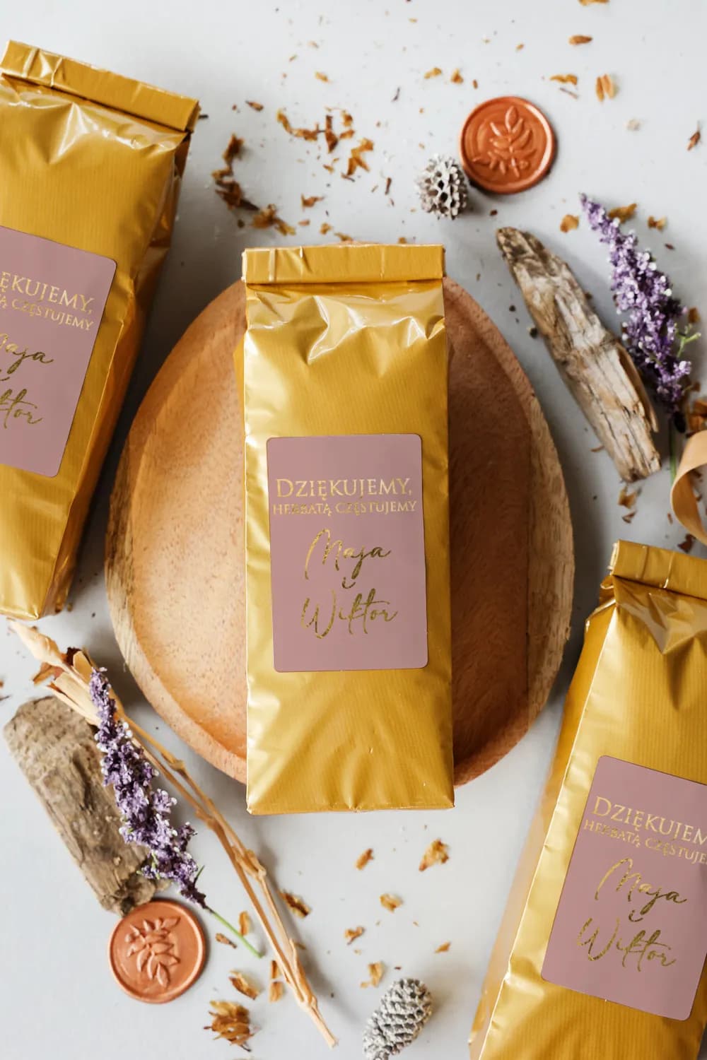 Thé de remerciement sachet doré Avril n° 12 Mélange aromatique de thé noir dans un sachet élégant, prêt comme cadeau pour les invités