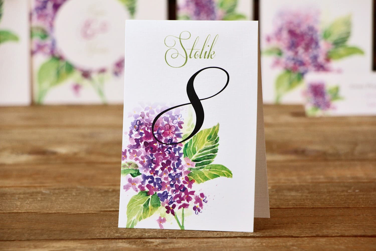 Violette Tischnummern mit Flieder-Aquarell | Aufstellbare Tischnummern für die Hochzeit | Malowane Kwiaty Nr. 4