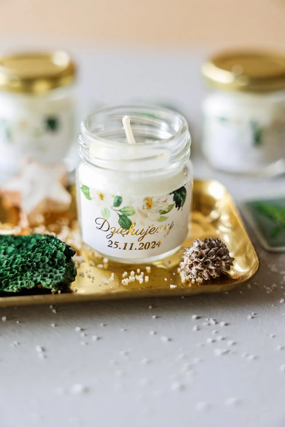 Vela de Soja Rubí n.º 1 – Dorada con Flores y Agradecimiento para Invitados