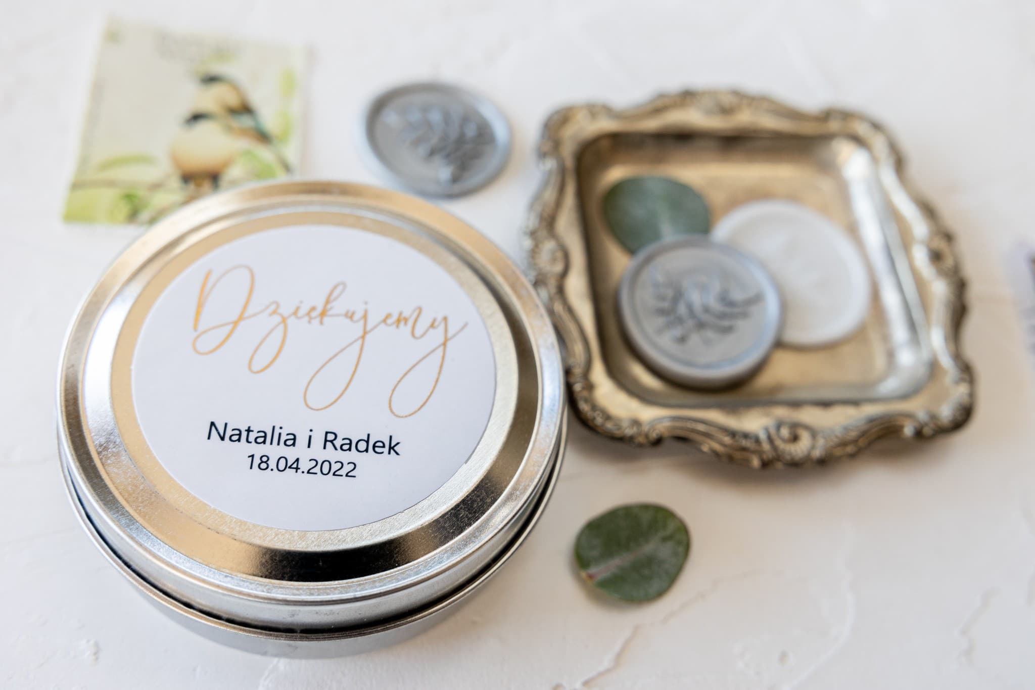 Vela Aromática en Lata Jaspis nº 1 – Dorada y Detalle para Invitados