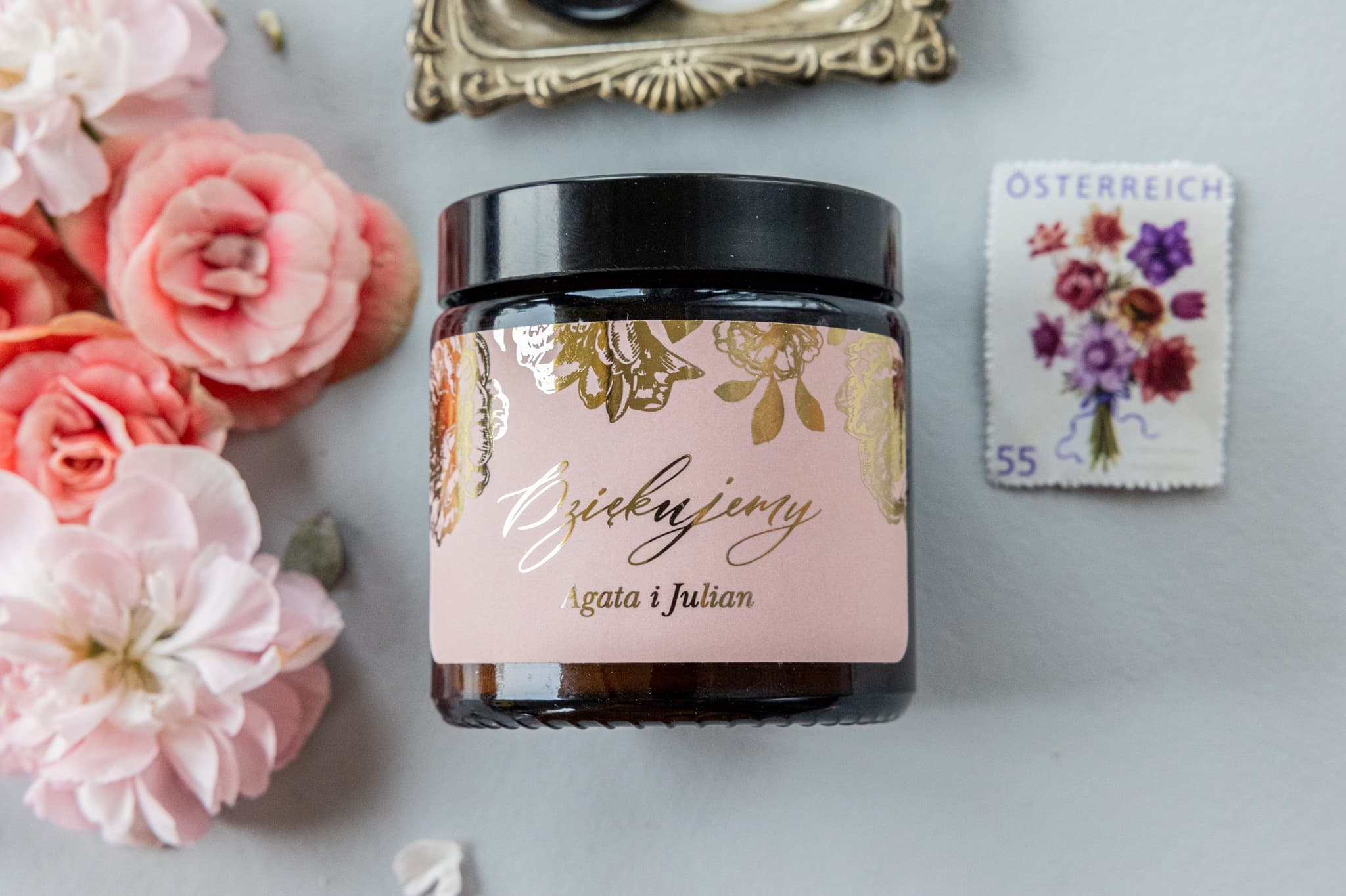 Vela de Soja con Etiqueta Rosa y Peonía Dorada | Elegantes Detalles para Invitados de Boda | Onyks nº 1