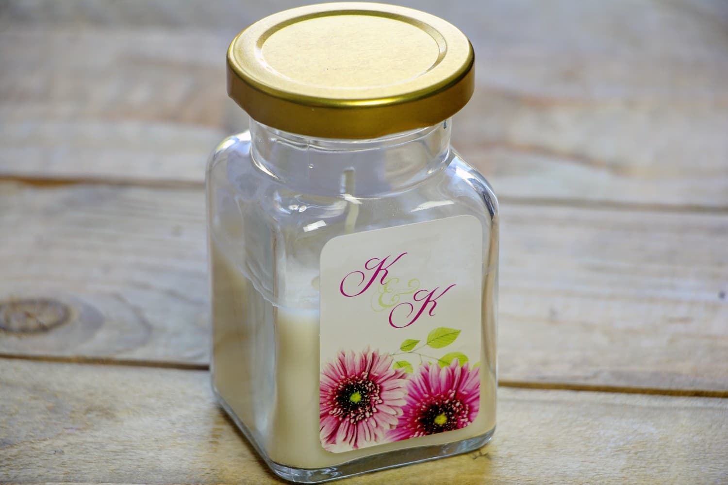 Vela de Soja Acuarela n.º 20 – Detalle para Invitados con Gerberas Rosas