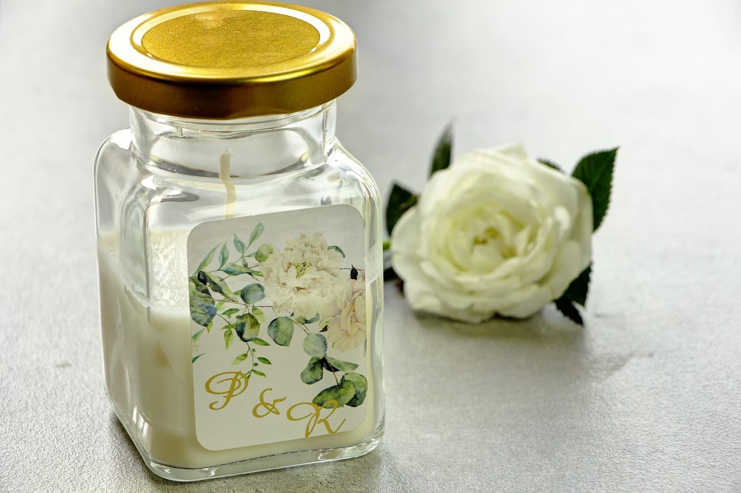 Vela de Soja Cykade nº 15 – Detalle para Invitados con Motivo de Peonías