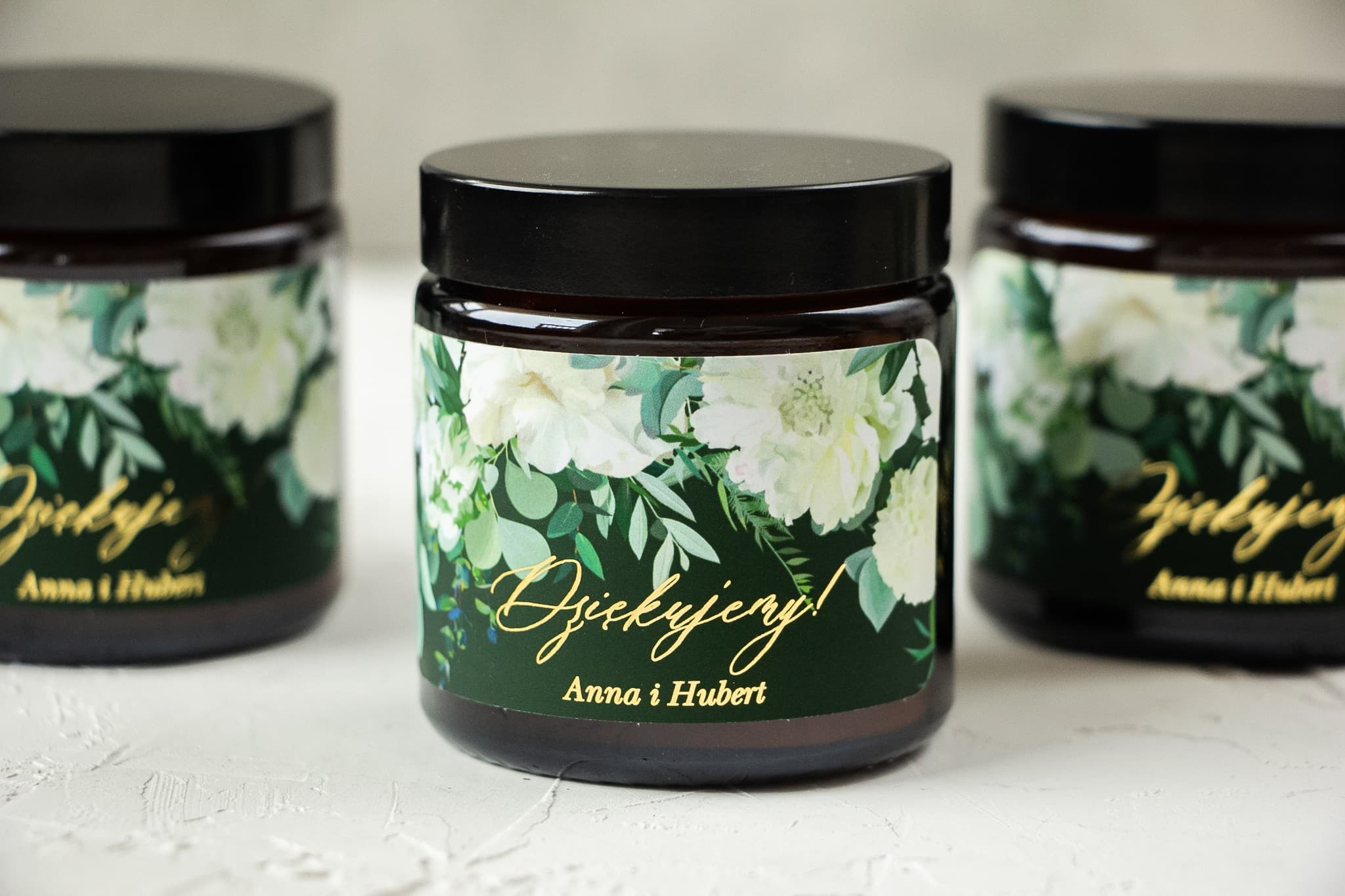 Velas naturales de soja - detalles para invitados de boda con etiqueta dorada en verde botella