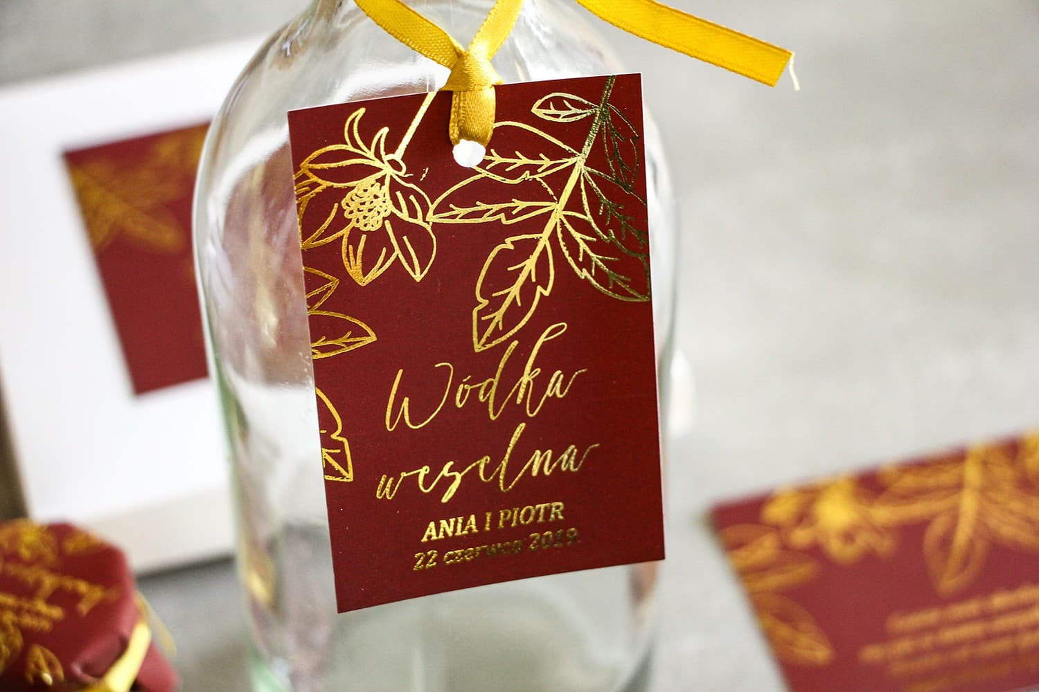 Elegante Flaschenanhaänger Bordeaux Gold | Hochzeitsanhänger für Alkohol Glamour | Szafir Nr. 3