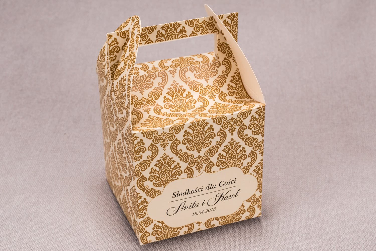 Elegant Wedding Cake Boxes with Handle | Personalized Guest Favours | Madras No. 7