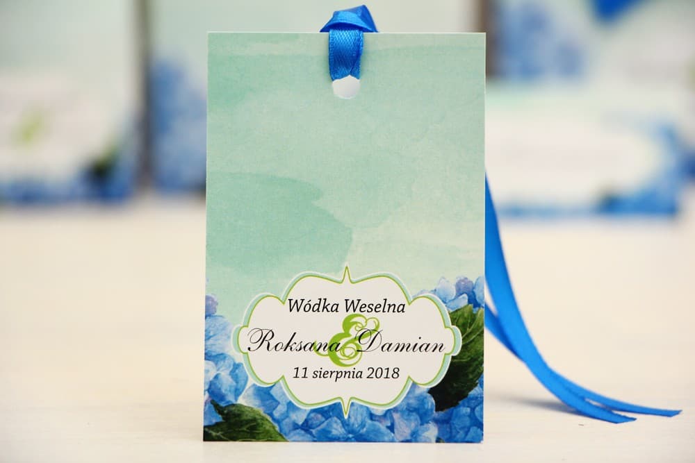 Blue Hydrangea Wedding Favour Tags with Mint Background | Personalized Wedding Alcohol Tags | Felicja No. 19