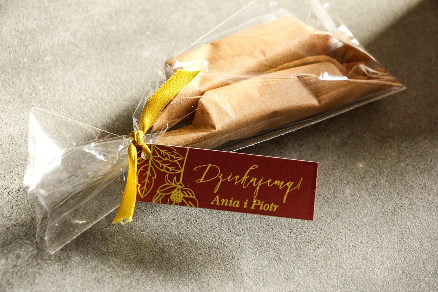 Burgundy & Gold Foiled Wedding Favour Fudge | Personalized Sweet Guest Gifts | Szafir No. 3