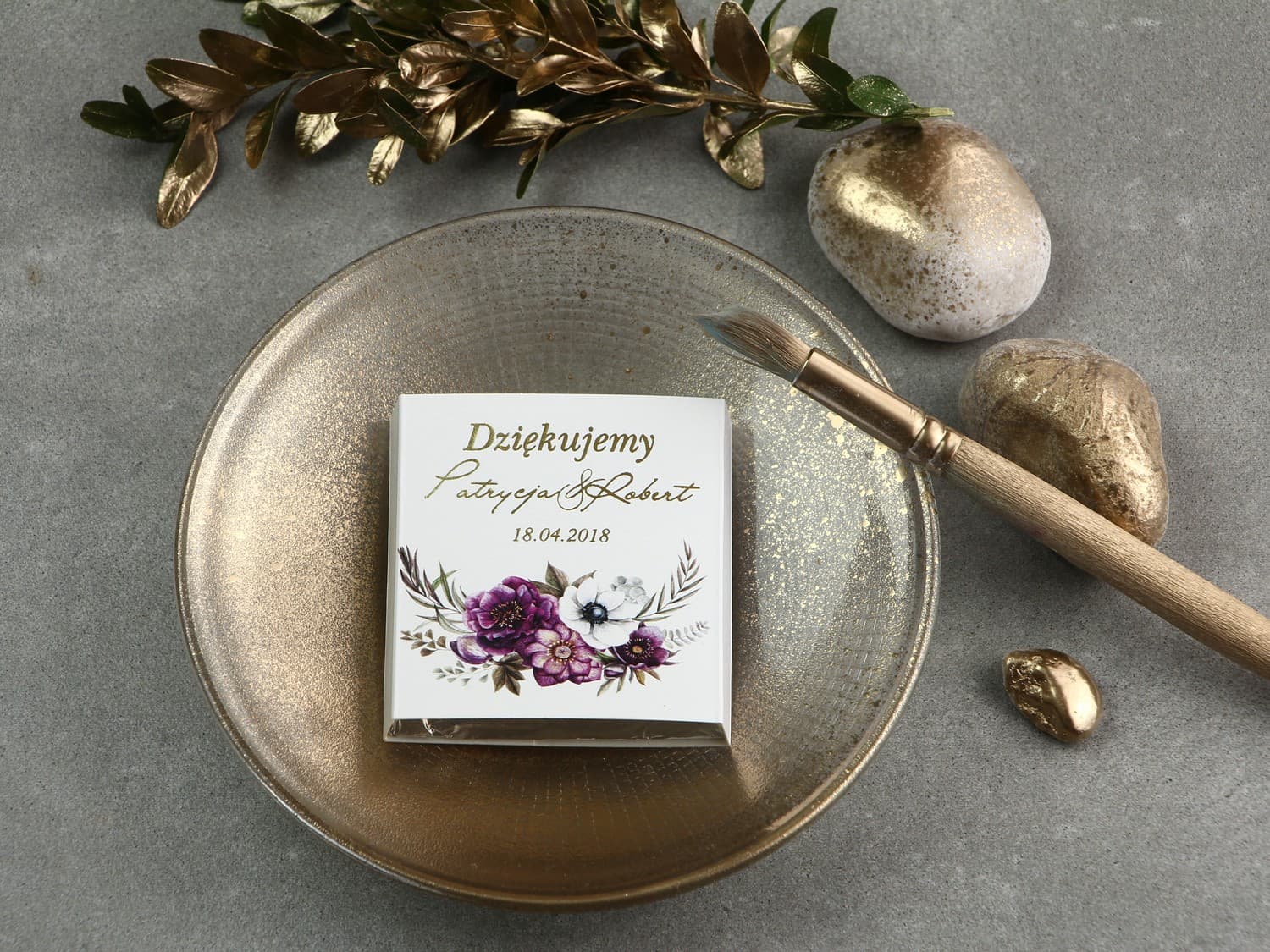 Elegant White Anemone Chocolates with Gold Foiling | Wedding Favours | Cykade No. 1