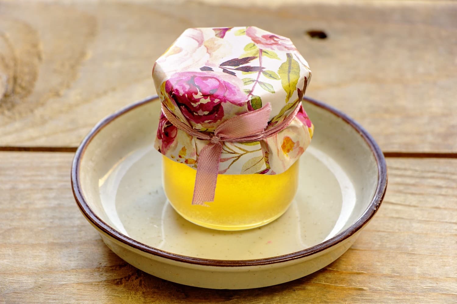 Wedding Honey Jars Painted Flowers No. 28 – Sweet Favour with Peony Motif