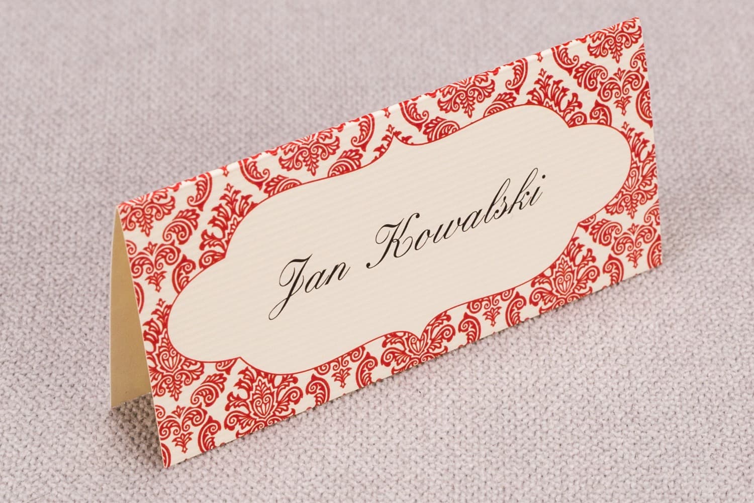Madras No. 5 Wedding Place Cards – Elegant Table Cards with Classic Red Ornament