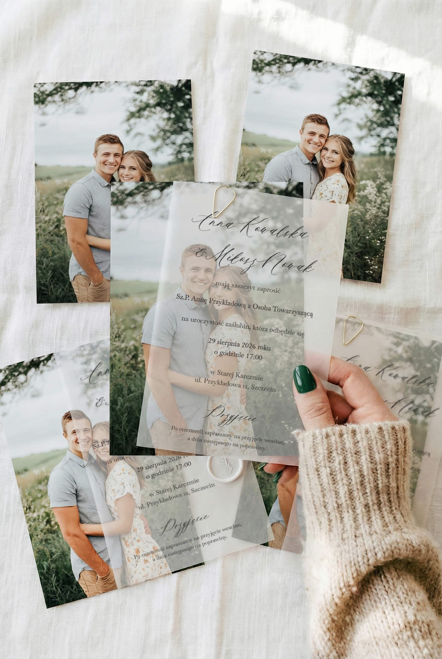 Nowoczesne zaproszenia na wesele z kalką i złotym spinaczem - Satino nr 2 Zaproszenia ślubne ze zdjęciem na kalce Satino nr 2 styl boho Amelia Wedding