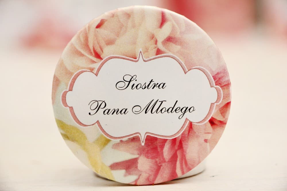 Przypinki Ślubne z Piwoniami, Identyfikatory dla Gości, Podziękowania | Personalizowane Przypinki Weselne | Felicja nr 2