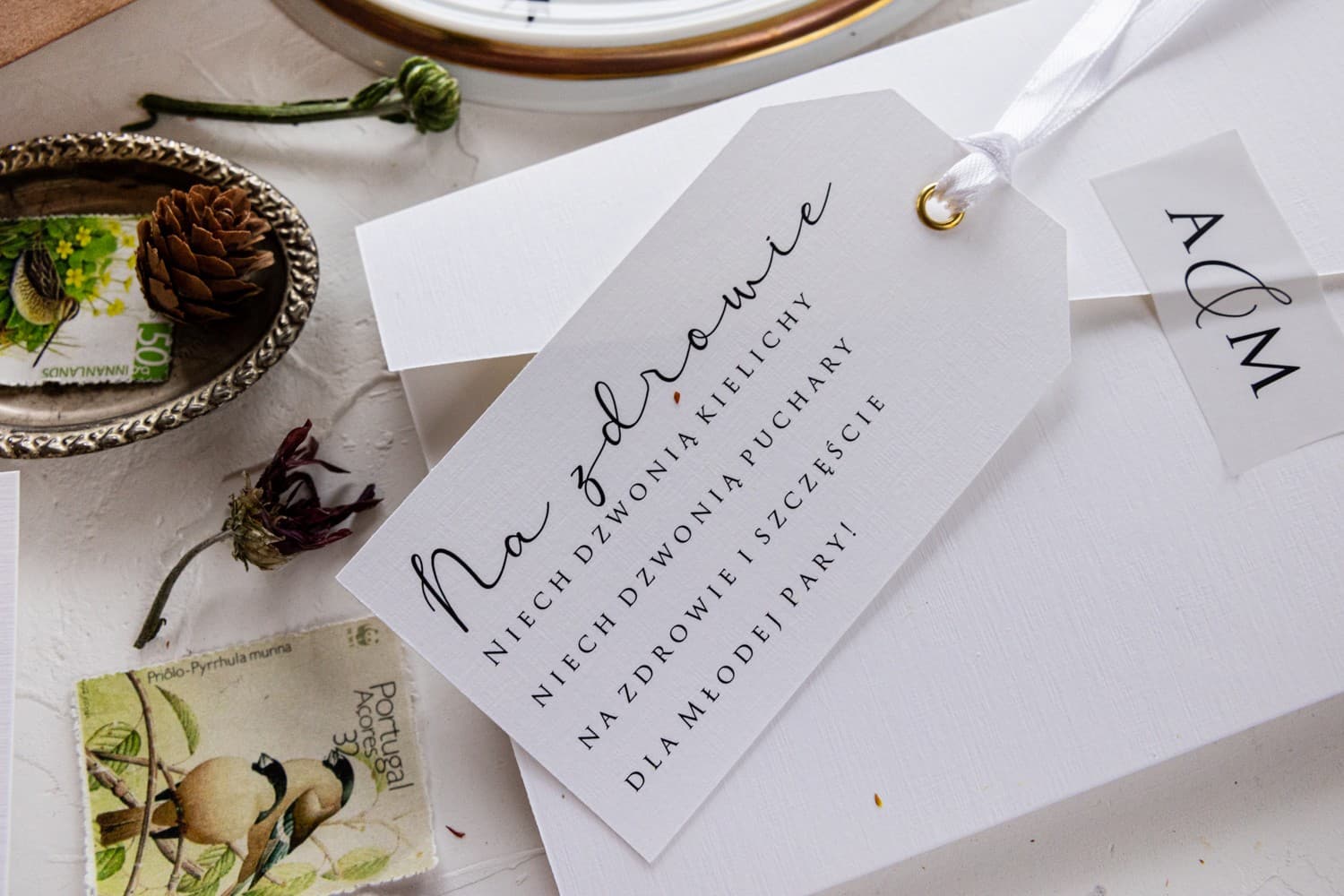 Eleganckie zawieszki na alkohol z fakturą lnu | Personalizowane przywieszki na butelki weselne | Modern nr 3