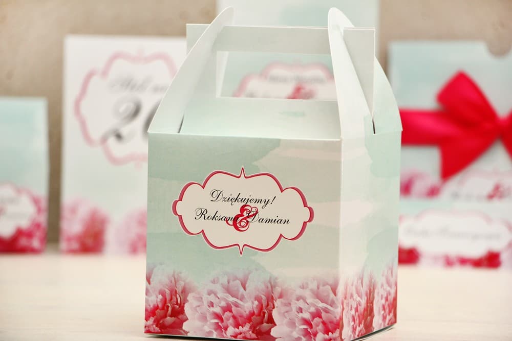 Kwadratowe Pudełka na Ciasto Weselne z Rączką, Amarantowe Kwiaty | Personalizowane Podziękowania dla Gości | Felicja nr 15