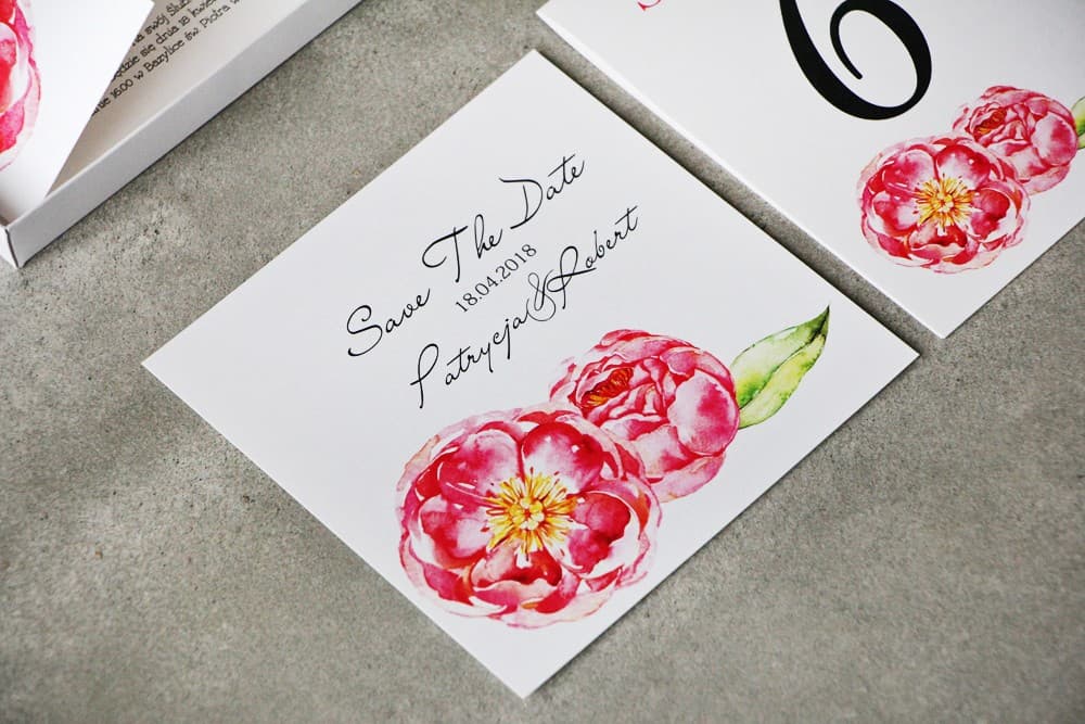 Eleganckie Save The Date z Piwoniami, Amarantowe Kwiaty na Papierze Lniany | Zawiadomienia o Dacie Ślubu | Pistacjowe nr 6