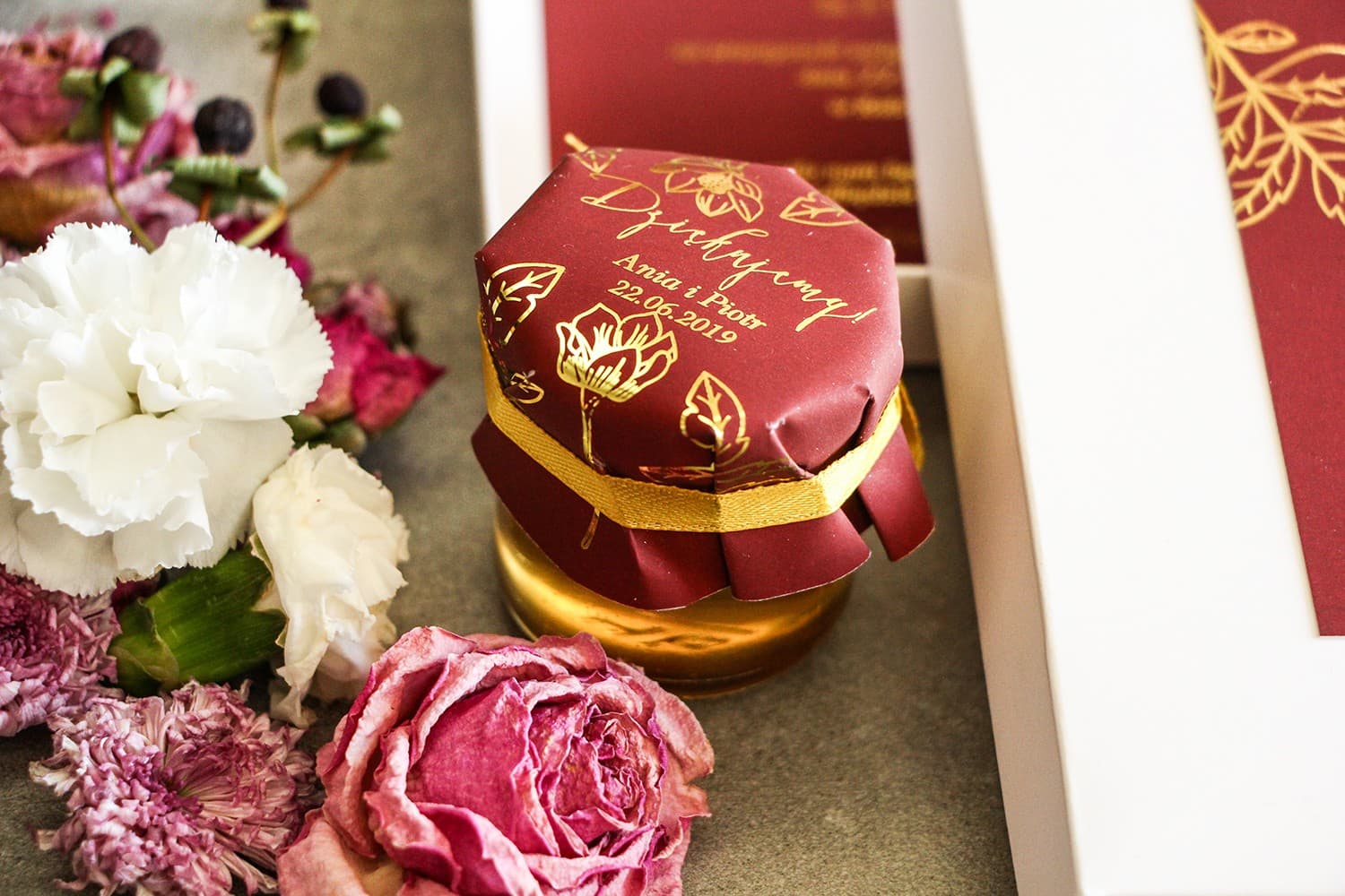 Polski Miód w Słoiczku Szafir nr 3 – Złocone Podziękowanie dla Gości Glamour