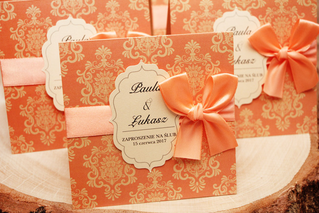 Ornament w kolorze łososiowym