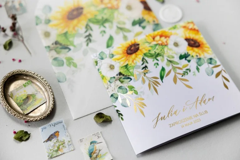 Czy kopertę z zaproszeniem ślubnym się podpisuje?