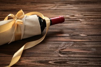 Jak przystroić wino na ślub ?